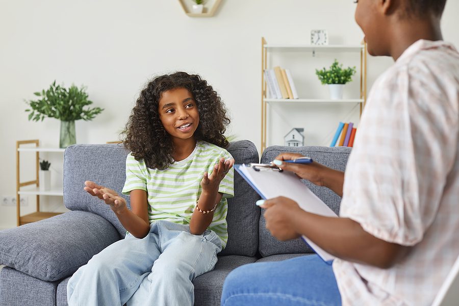 A parent and child with a Psycamore clinician